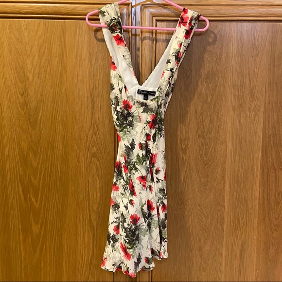 Elizabeth and James cross back floral spring dress - Picture 3 of 5